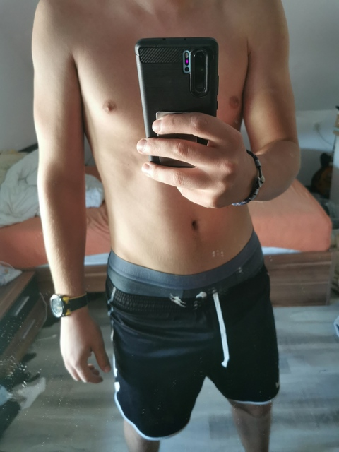 yourdreamguy69 onlyfans leaked picture 1