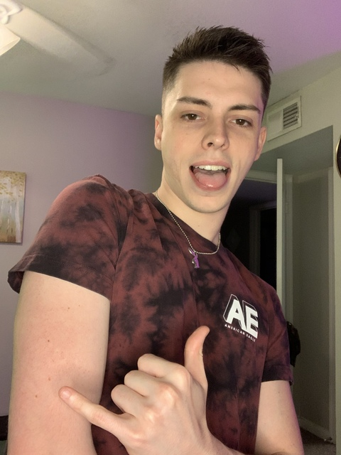 zachsummers96 onlyfans leaked picture 1