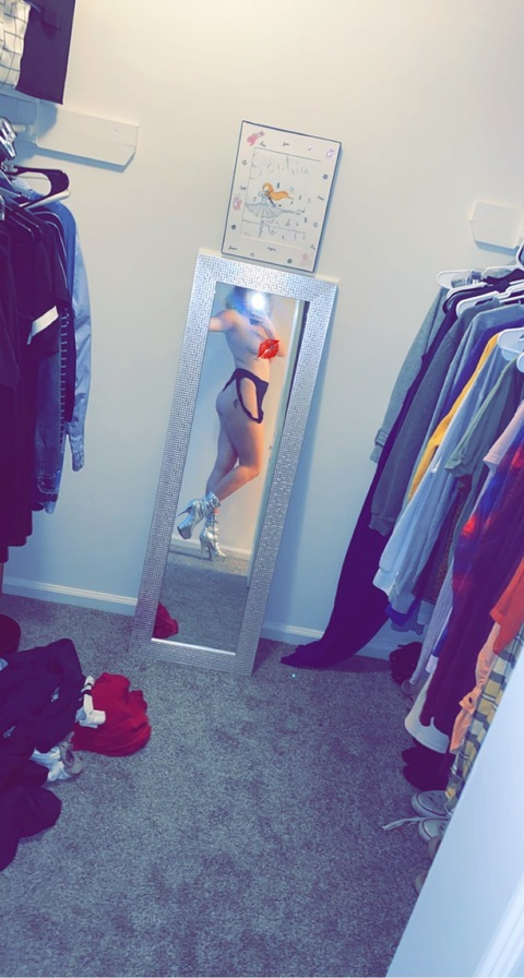 zoe.99 onlyfans leaked picture 1
